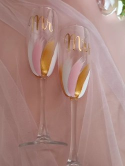 Свадебные бокалы для молодоженов. Фужеры для шампанского.