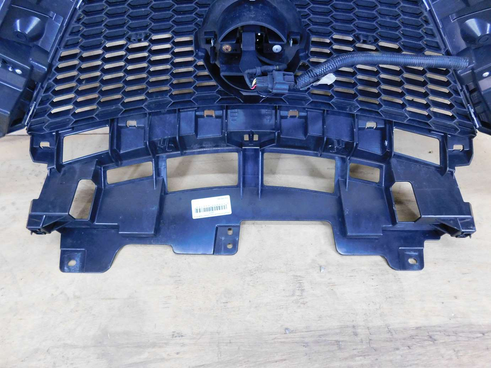 решетка радиатора Nissan Note E12 2017