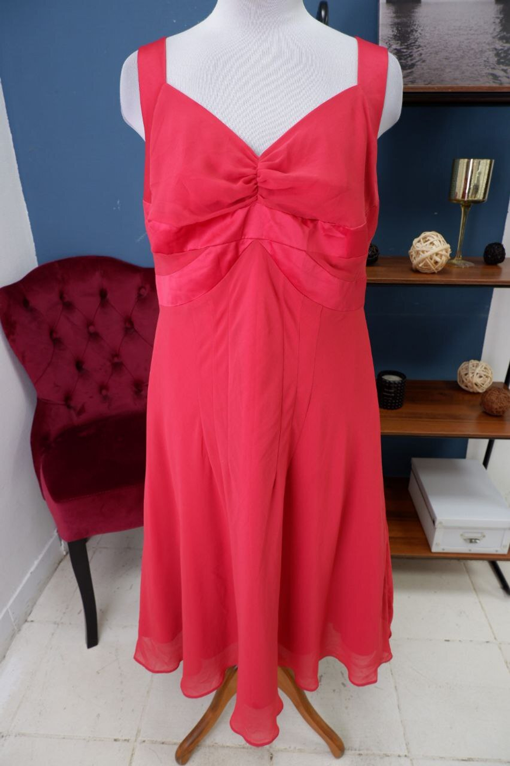 Платье Definitions нарядное 52 размер