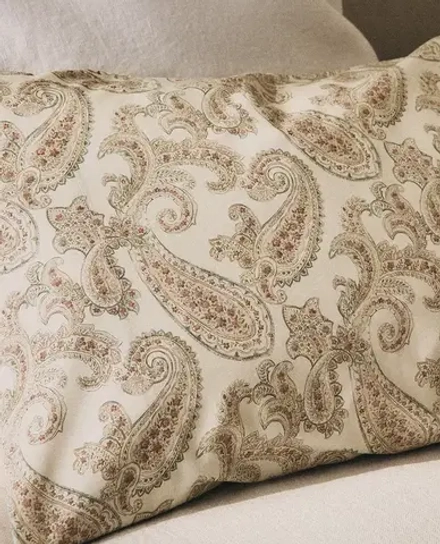 ZARA HOME НАВОЛОЧКА С ПРИНТОМ ПЕЙСЛИ, ЭКРЮ