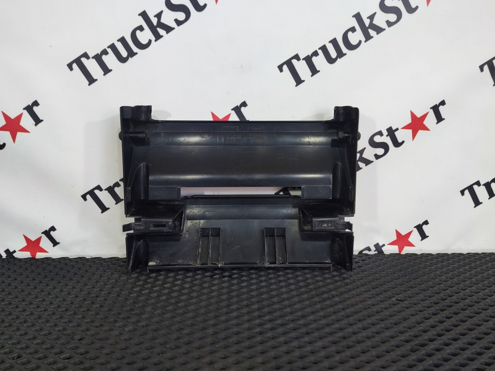 Накладка решетки радиатора правая