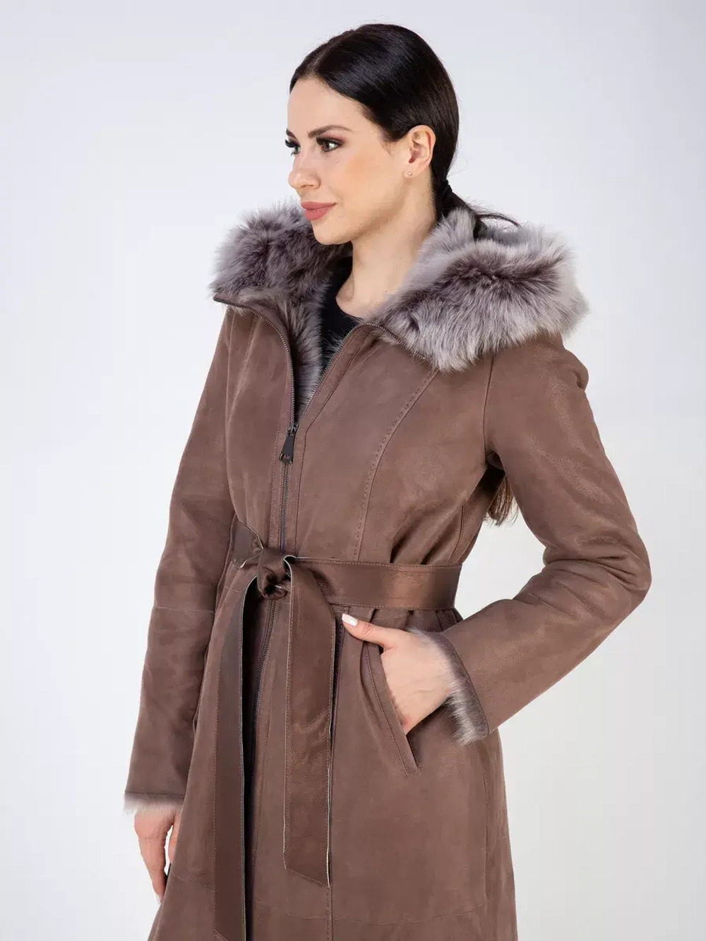 Дубленка зимняя с капюшоном натуральная