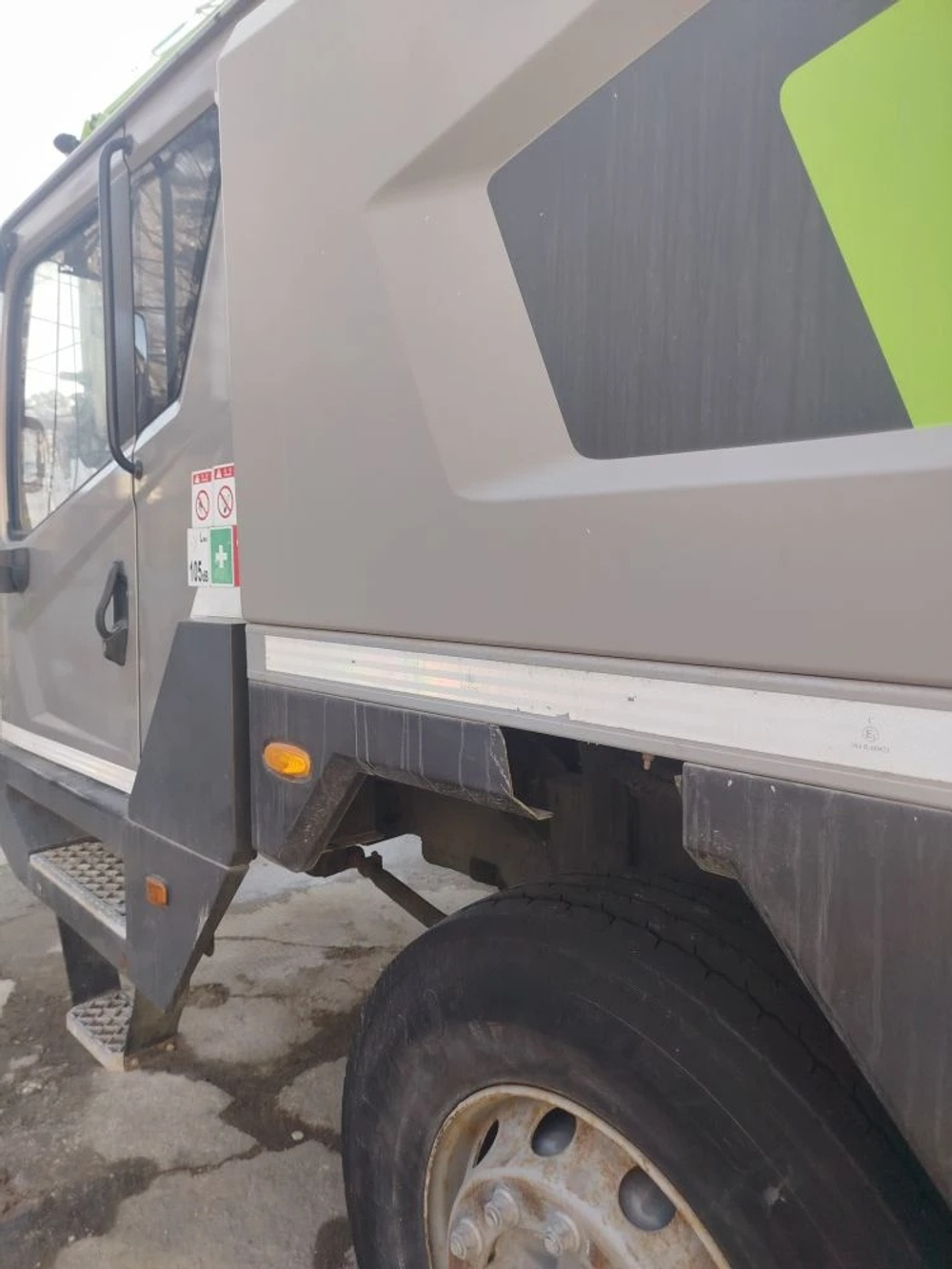 Zoomlion ZTC* 6x4 Автокран ZTC300V 	(Дизельный, 7,8 л, 313 л.с., МТ)
