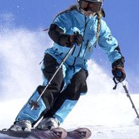 Комбинезоны и костюмы