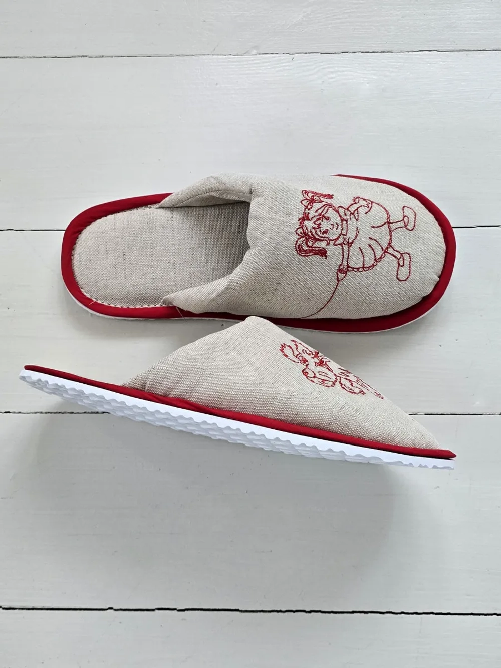 Льняные тапочки с вышивкой