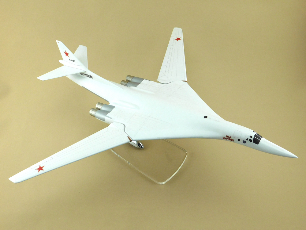 Модель самолета Ту-160М (М1:100, 06,RF-94105, Илья Муромец)