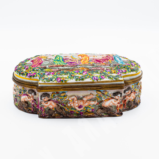 Фарфоровая шкатулка "Античные мотивы". Фарфор, ручная росьпись. Италия, Каподимонте (Capodimonte). X
