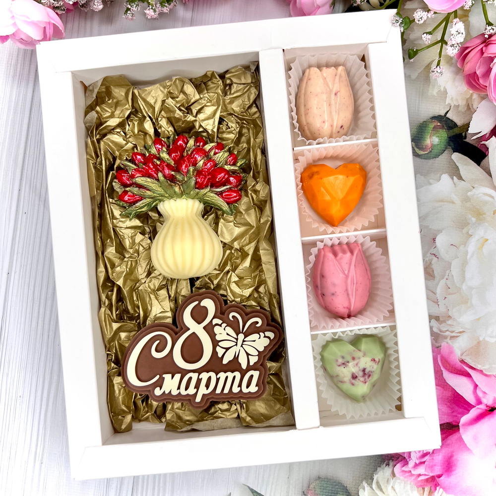 Шоколадный набор "С 8 марта. Ваза с тюльпанами": шоколадка-надпись и 4 конфеты ручной работы