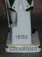 Статуэтка. Фарфор. Солдат. Гренадёр 1800. Sitzendorf. Германия