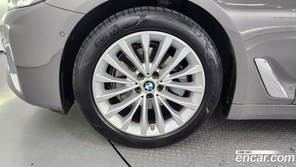 BMW 5 Series (G30) 520i Luxury (01.2021)