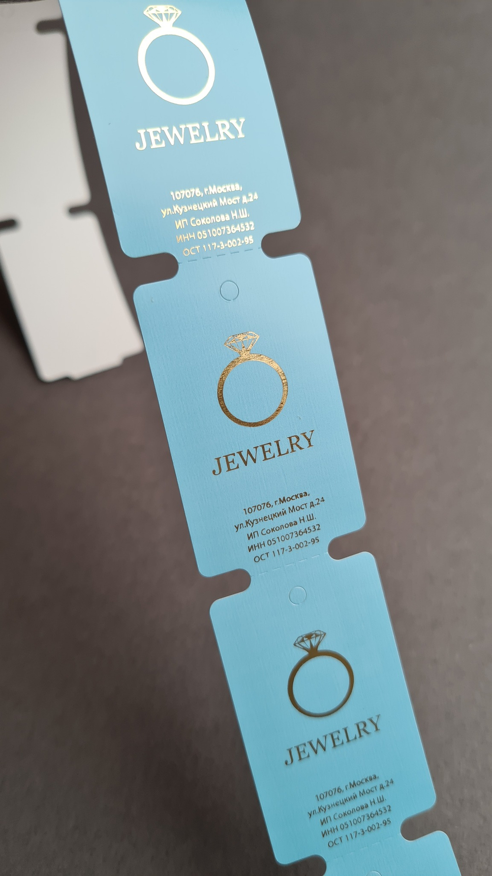 Голубые бирки 30*50,8.  Печать золотой фольгой.