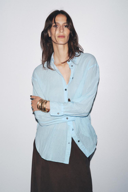 ZARA РУБАШКА ИЗ ЖАТОЙ ТКАНИ С ПУГОВИЦАМИ — ZW COLLECTION, ГОЛУБОЙ