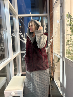 Жилет с капюшоном /бордо