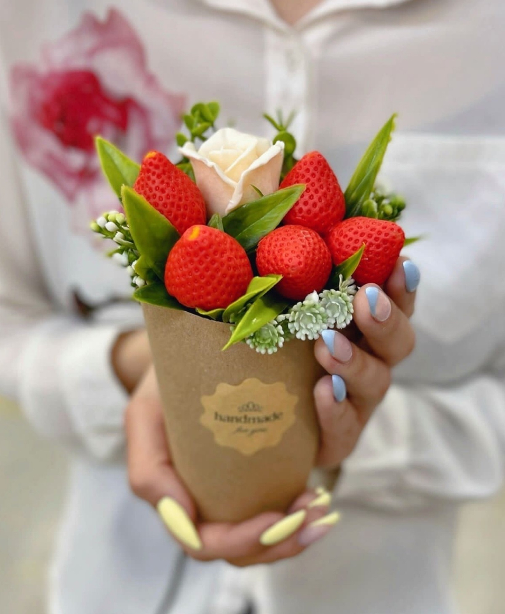 Мини букет «Клубника - крафт»