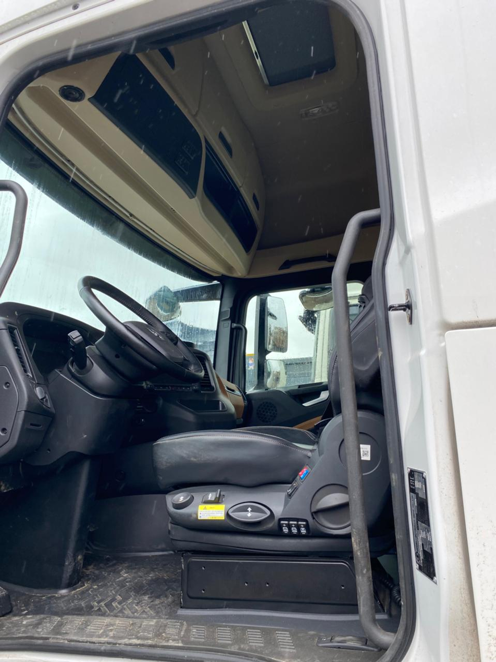 Shacman (Shaanxi) SX* 4x2 Седельный тягач SX4188YY381 (Дизельный, 12,5 л, 473 л.с., АТ)