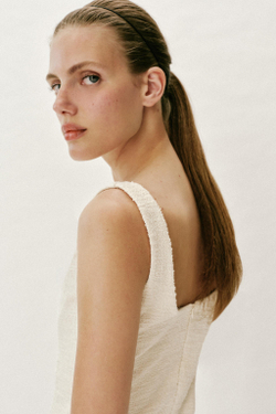 ZARA КОРОТКОЕ ПЛАТЬЕ ИЗ РЕЛЬЕФНОЙ ТКАНИ, ЭКРЮ