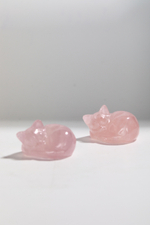 Фигурка спящего котенка из розового кварца