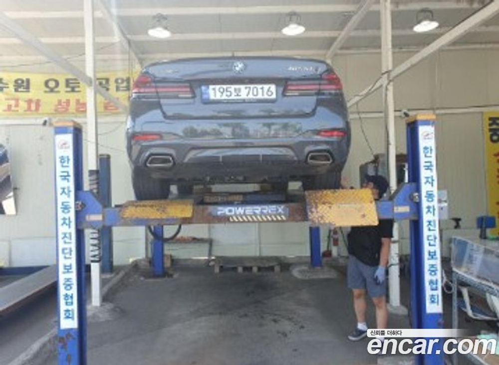 BMW 5 Series (G30) 523d xDrive M Sports (06.2023)