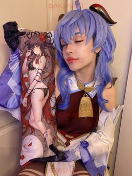 Мини дакимакура Ху Тао из Геншин Импакт | Genshin Impact арт. M0982, 60х20 см