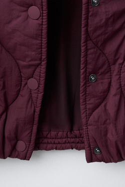 ZARA СТЕГАНАЯ КУРТКА С КАПЮШОНОМ И ВЫШИВКОЙ В ВИДЕ МЕДВЕЖОНКА, БУРГУНДИ