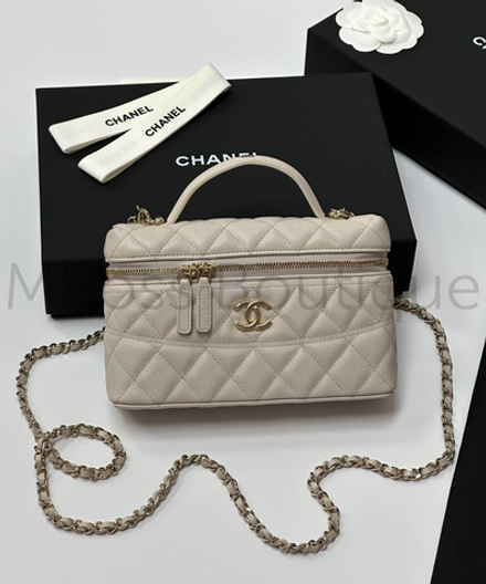 Молочная сумка Chanel прямоугольная с золотой фурнитурой