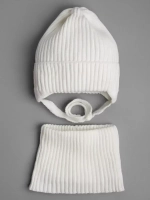 Шапка осенняя для девочки со снудом, белая