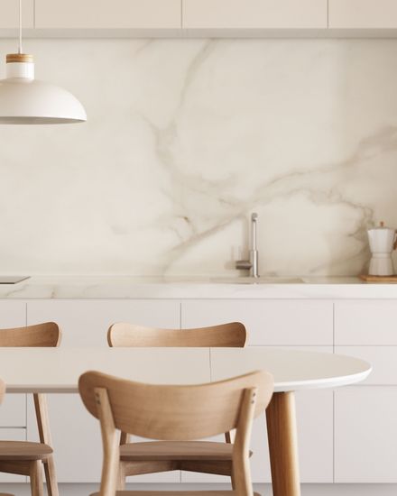 Oqui Раздвижной стол с белой столешницей и ножками из массива бука 90 (170) x 90 см La Forma Испания 