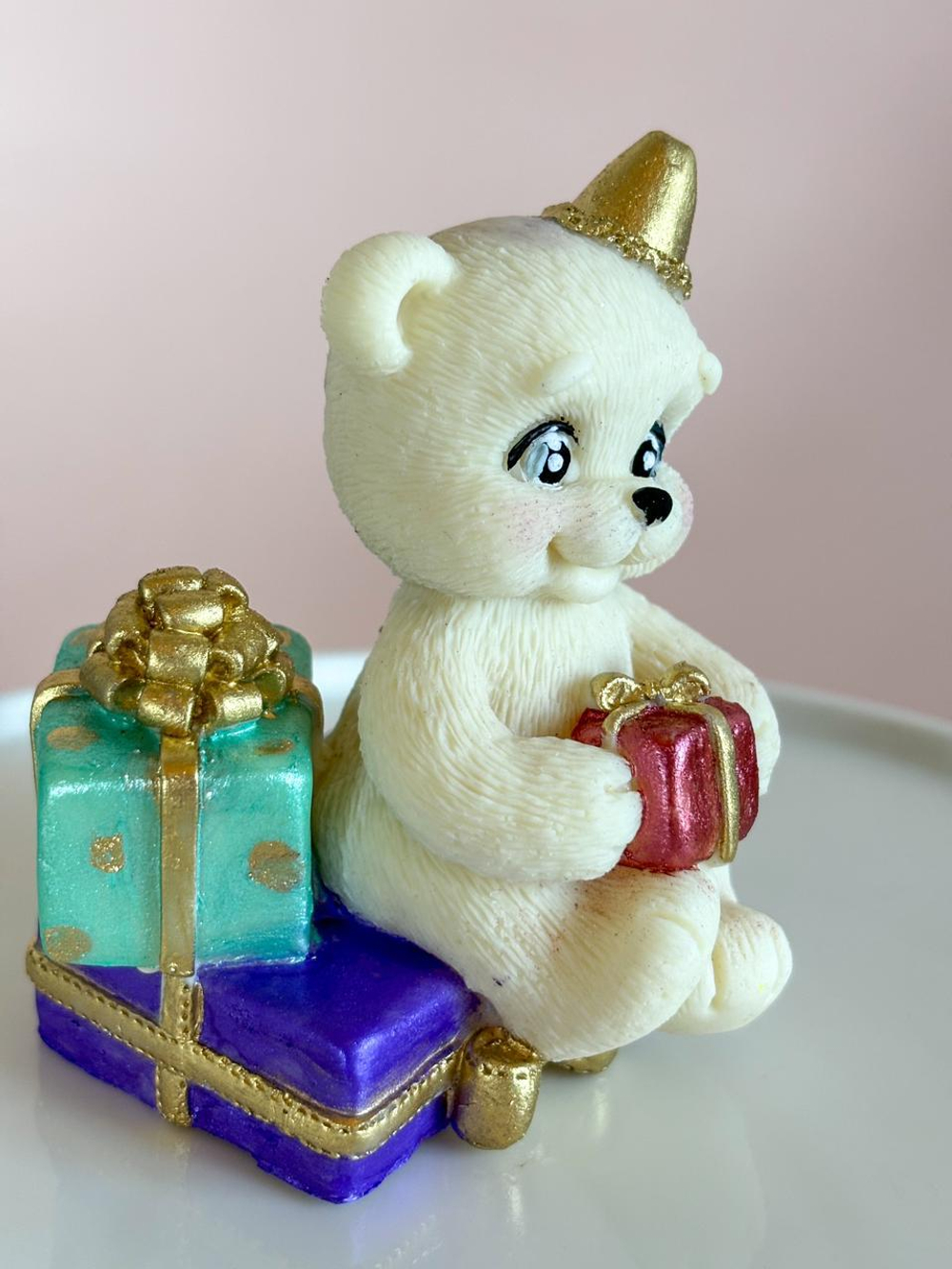 Фигурка из шок. глазури "Мишка на подарках"