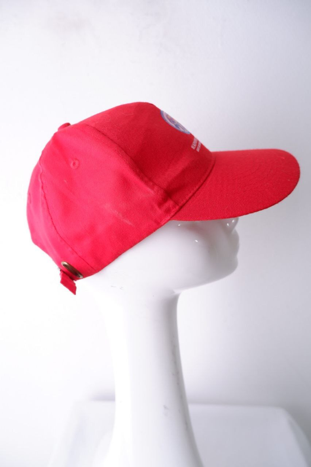 Кепка красная