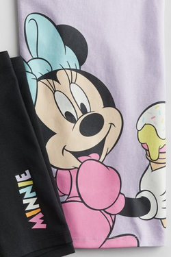 H&M Комплект из футболки и шорт с принтом, светло-фиолетовый