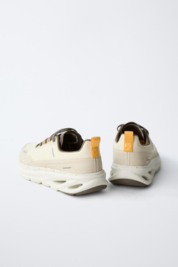 ZARA СПОРТИВНЫЕ КРОССОВКИ С ДЕТАЛЯМИ НА ПОДОШВЕ, ЭКРЮ