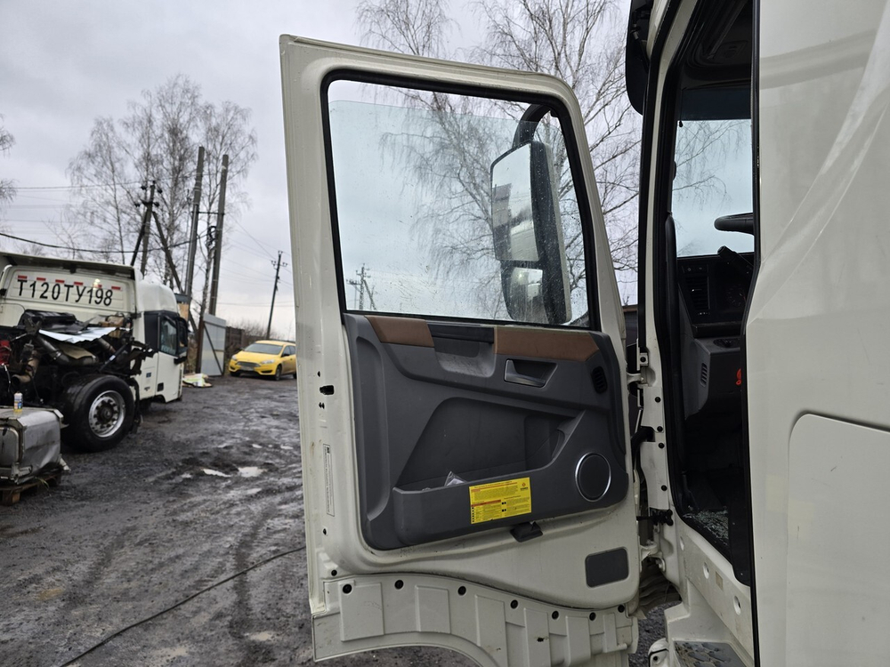 Дверь левая 2023г.