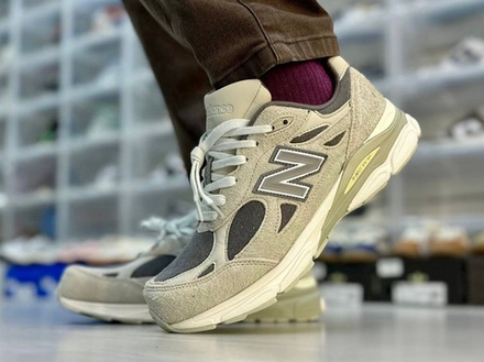 New Balance 990v3 X Levis Elephant Skin