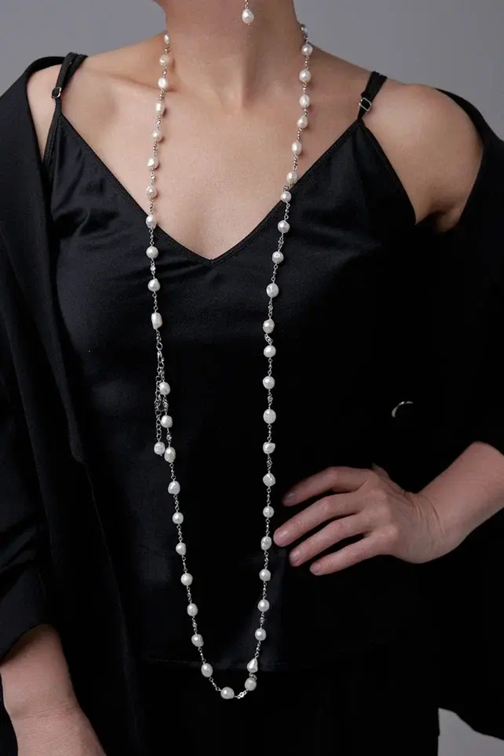 Нить-трансформер из белых барочных жемчужин и прозрачных кристаллов Bezel, оттенок серебро