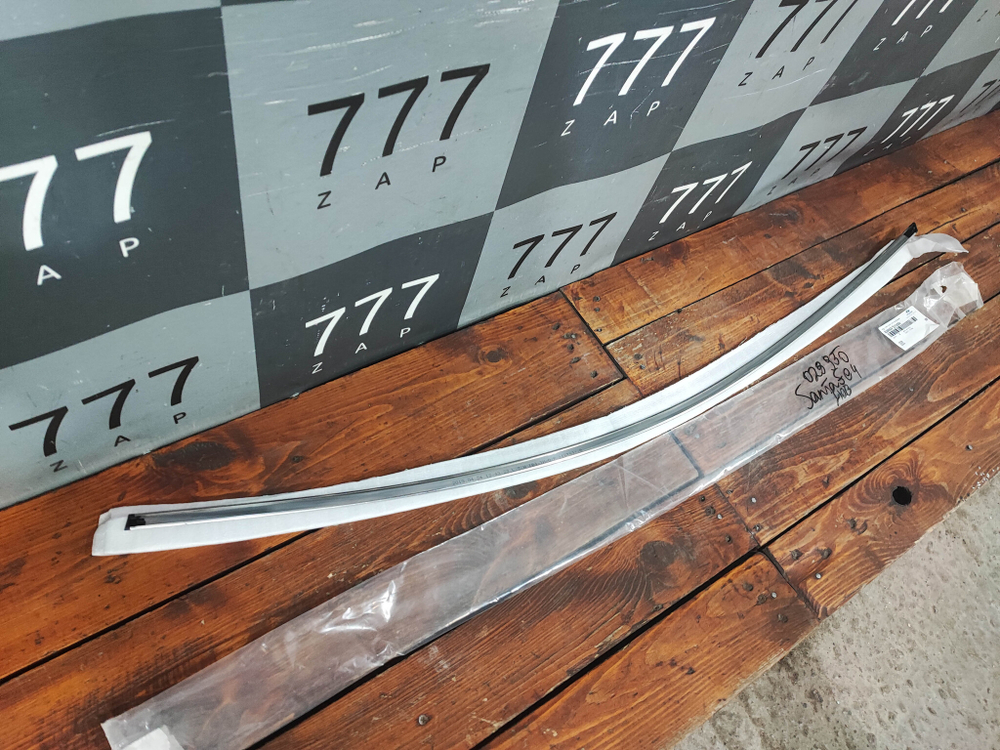 Молдинг передней двери Hyundai Santa Fe 4 Новый Оригинал 82860S1000