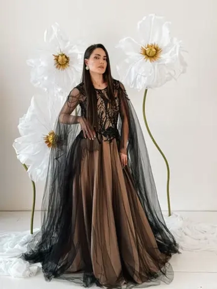 Платье с фатиновыми рукавами