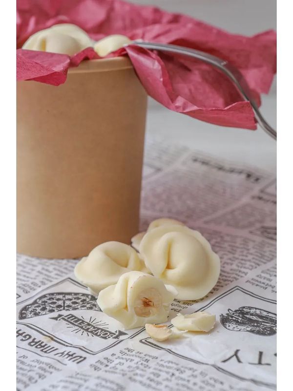 Шоколадные пельмени с фундуком внутри