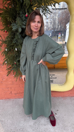 Платье с асимметричной рюшей "Герда" из крапивы цвета хвои