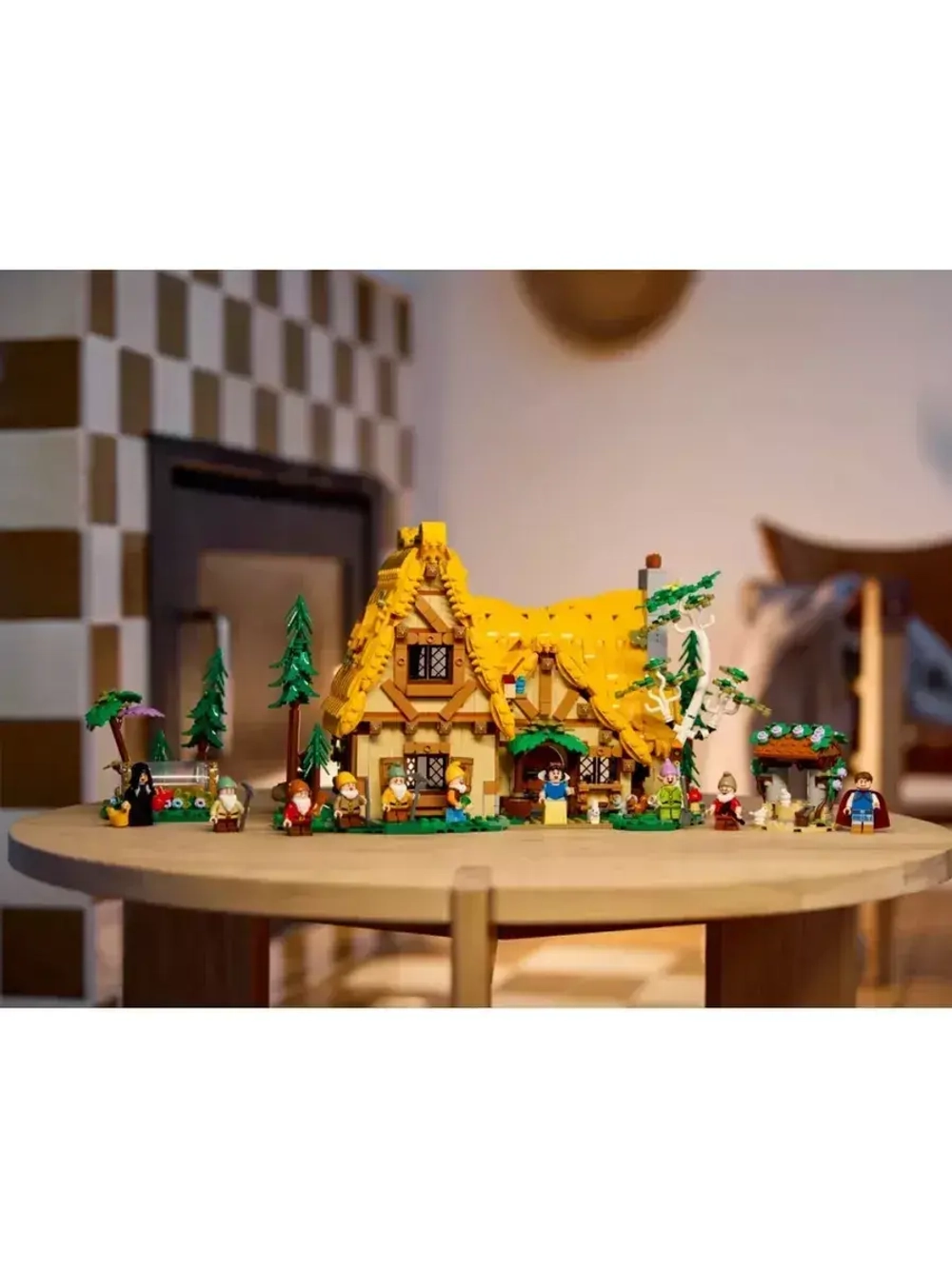 Конструктор Дом Белоснежки и семи гномов 2228 деталей