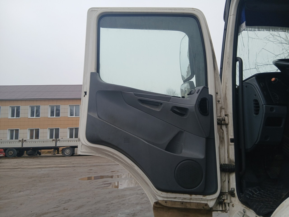 Дверь левая 2018г.