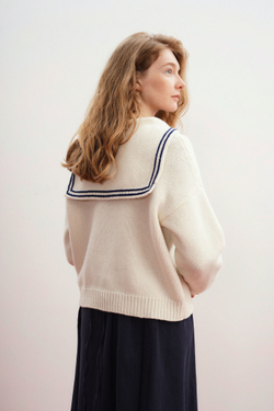 Пуловер с воротником-морячкой из мериноса молочного цвета