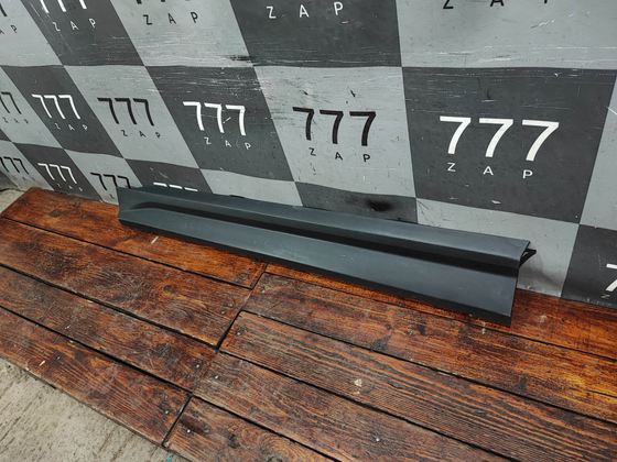 Накладка двери передней левой Geely Coolray 19-нв Б/У Оригинал 5075035900