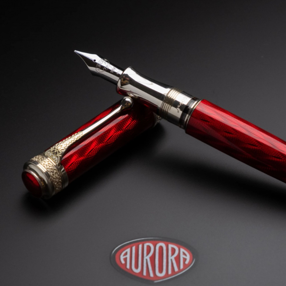 Перьевая ручка Aurora 100° Anniversario Red CT, перо — F, в подарочной коробке