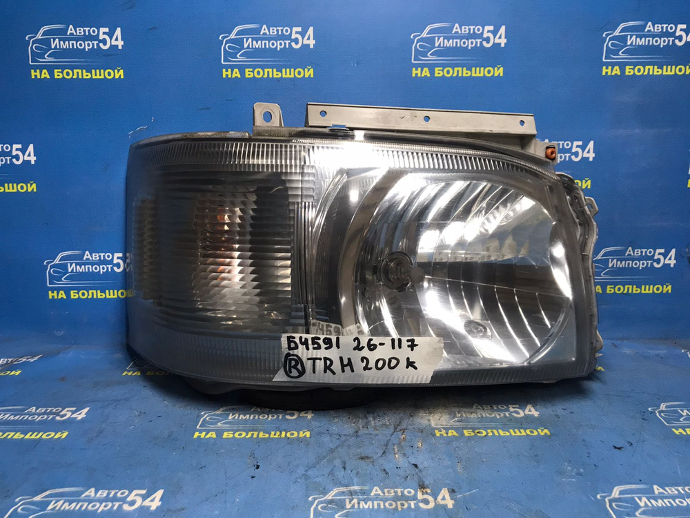 Фара передняя правая TOYOTA HIACE 2004-2007
