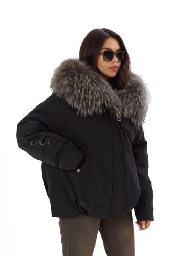 Пуховая парка черного цвета с мехом енота
