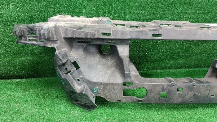 Кронштейн переднего бампера Mercedes GLE C292 (2015-2019)