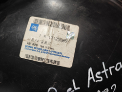 Подкрылок передний правый Opel Astra H Новый Оригинал 13125605