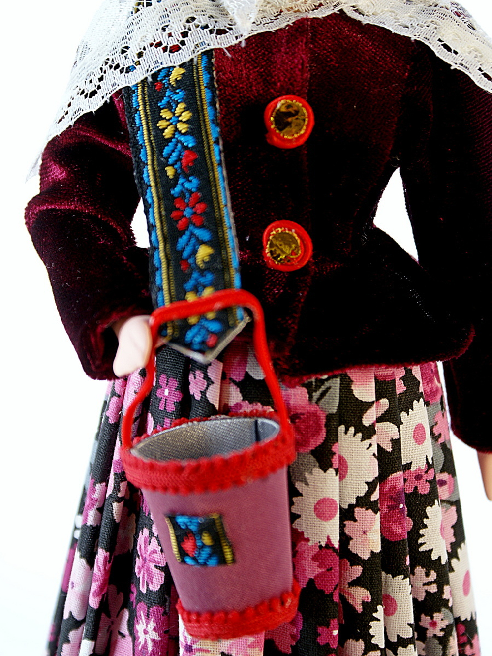 Кукла коллекционная в костюме "Водоноска-казачка" в теплой рубахе