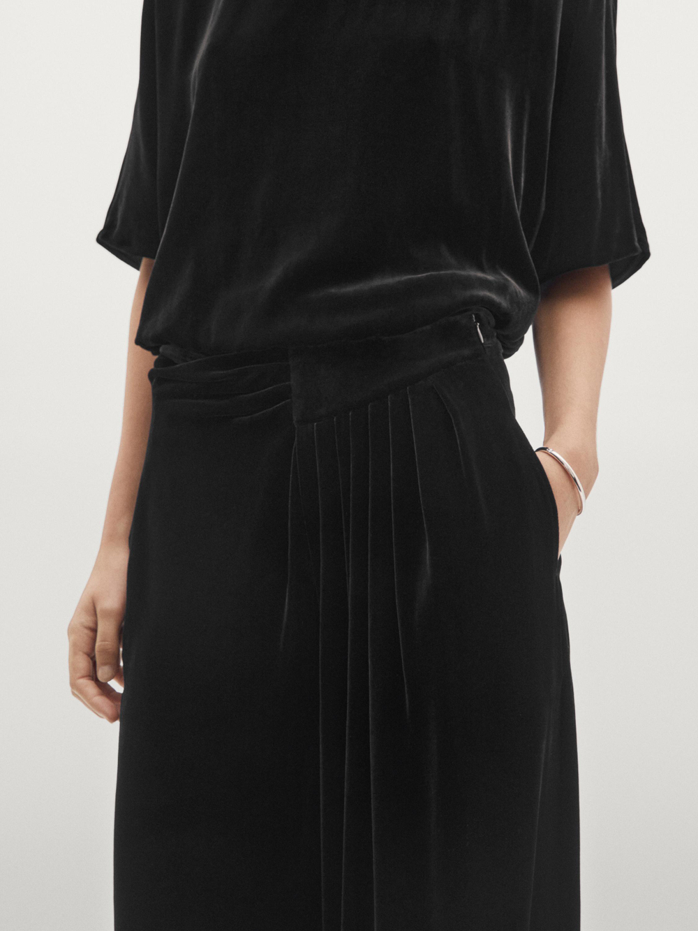 Massimo Dutti Бархатные брюки с широкими штанинами и складками, черный