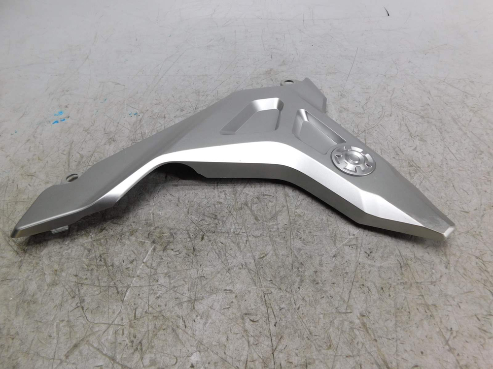 Пластик боковой левый Honda NC750X RH09 83631-MKW-D0